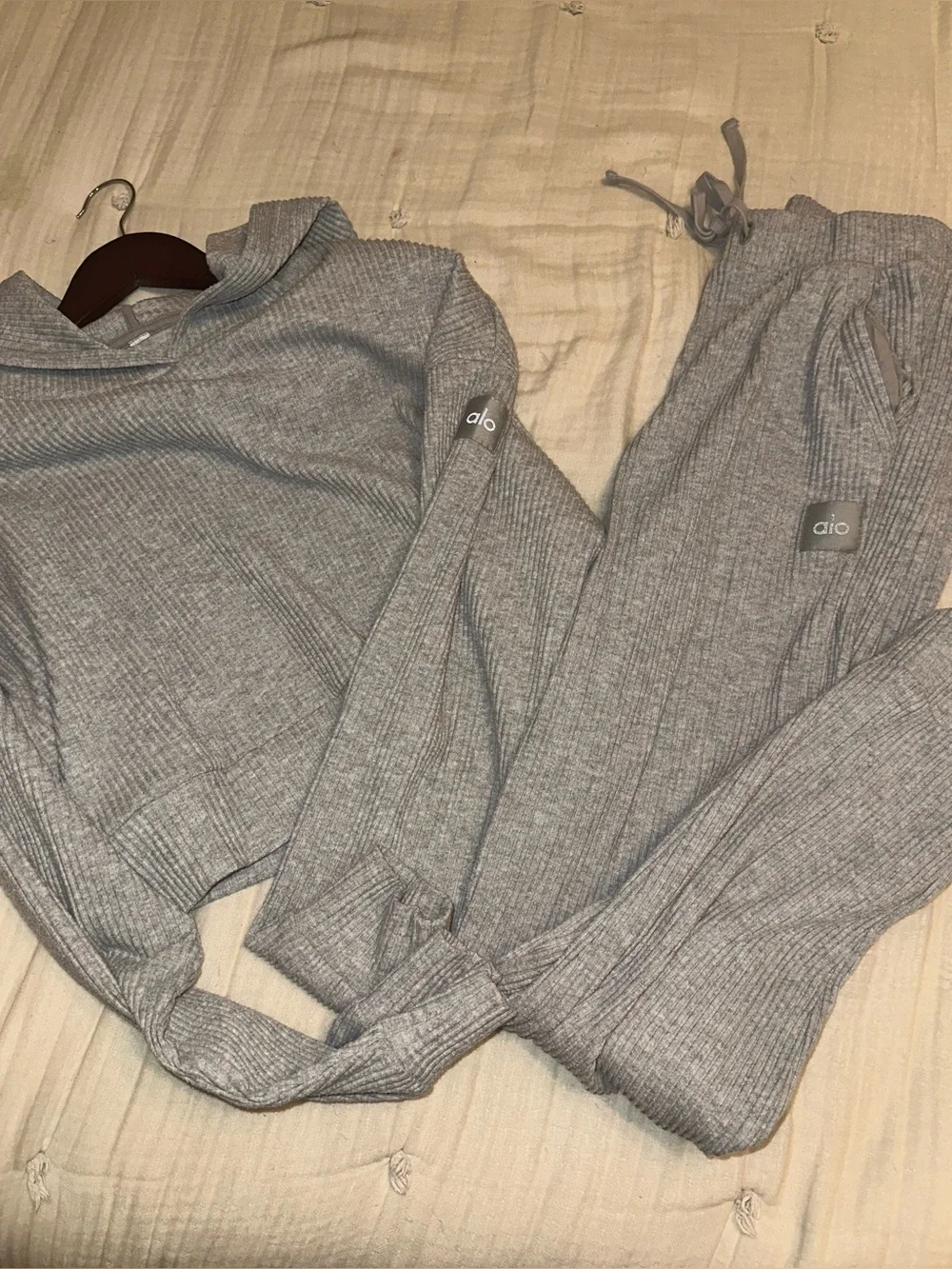 Alo Yoga Women’s Muse Ribbed Knit Jogger Sweatpants Set size M